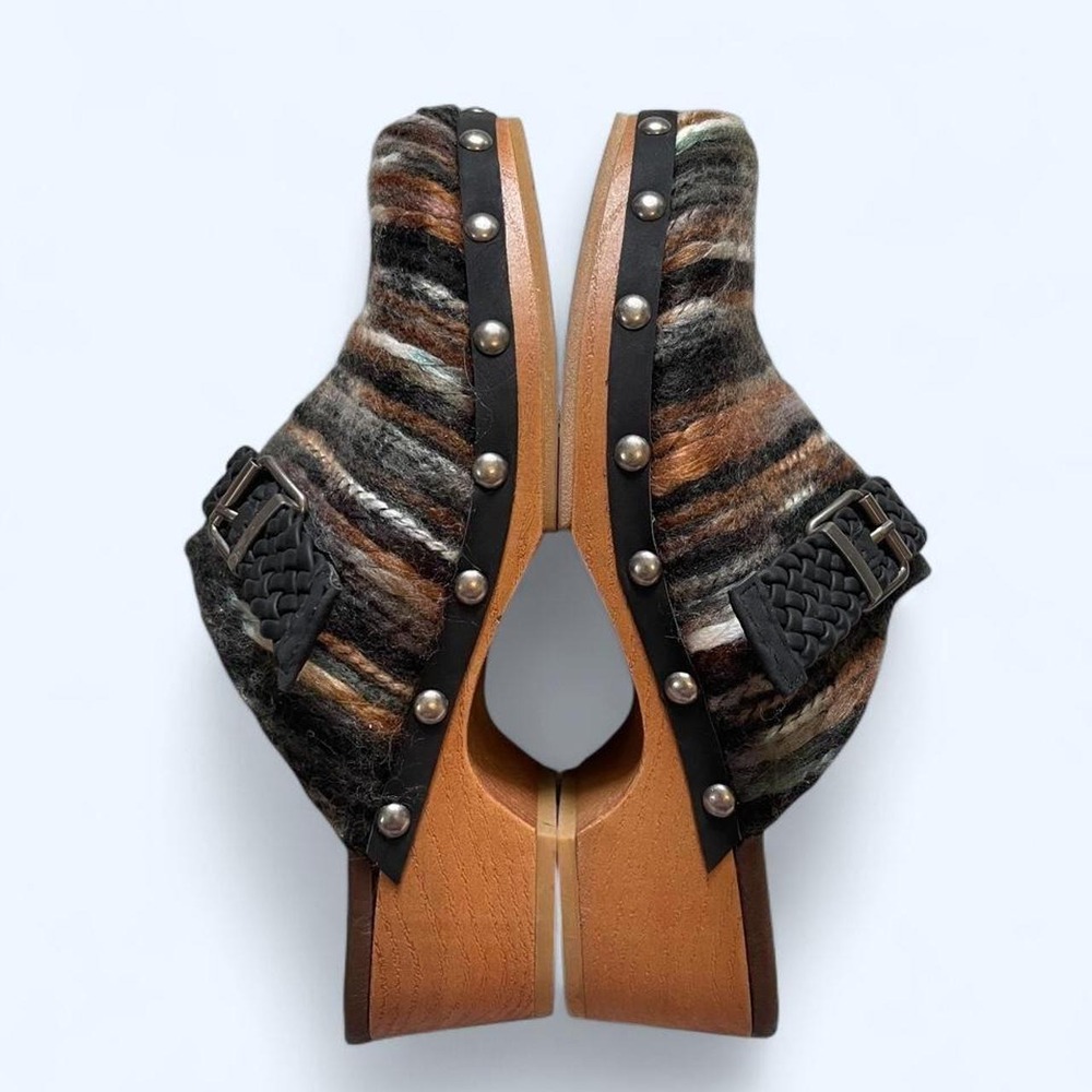 Brown + black platform woven texture embellished clogs size 7 by Rocket Dog